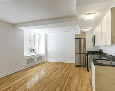 752 West End Avenue - Photo Thumbnail 1
