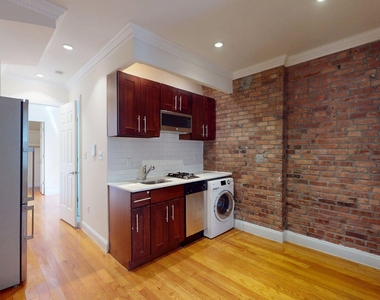 East 9th Street - Photo Thumbnail 0