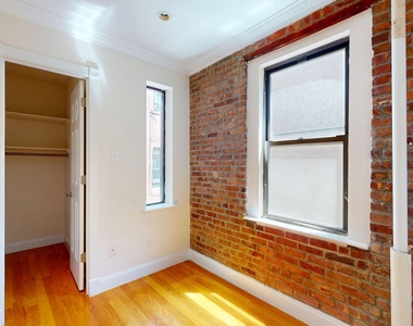 East 9th Street - Photo Thumbnail 2