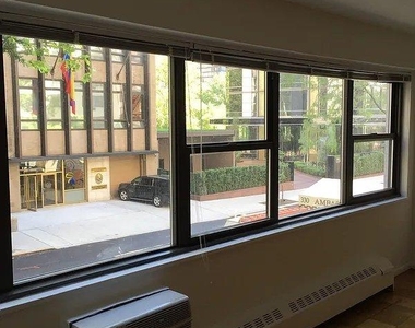 E 46th St - Photo Thumbnail 3