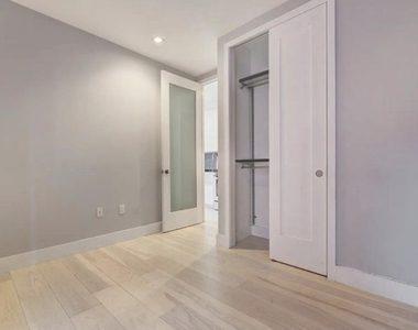 436 W 52nd St - Photo Thumbnail 4