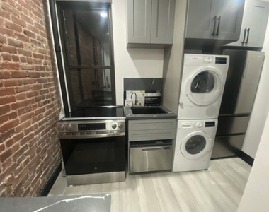 436 W 52nd St - Photo Thumbnail 2