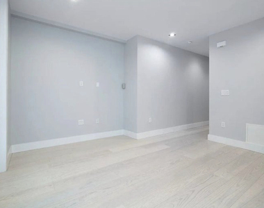 436 W 52nd St - Photo Thumbnail 3
