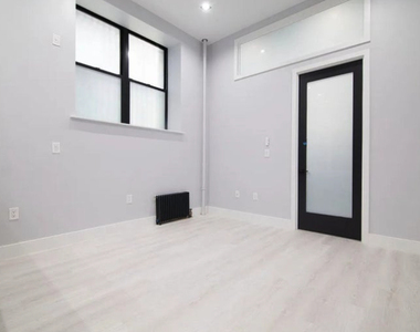 436 W 52nd St - Photo Thumbnail 1