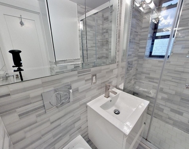 East 25 Street - Photo Thumbnail 5