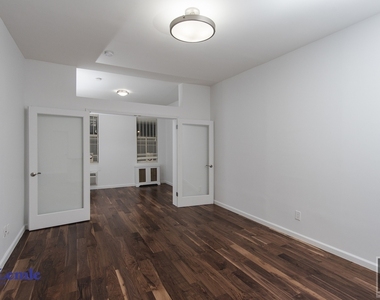 East 84th Street - Photo Thumbnail 0