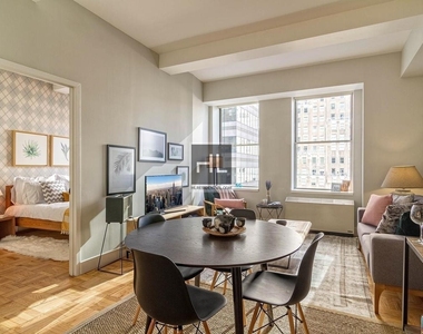 Wall Street - Photo Thumbnail 0
