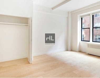 West 71st Street - Photo Thumbnail 3
