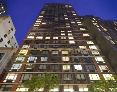 Montague Street - Photo Thumbnail 0