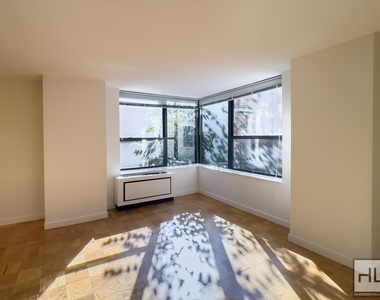 West 87th Street - Photo Thumbnail 6