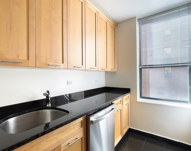West 87th Street - Photo Thumbnail 3