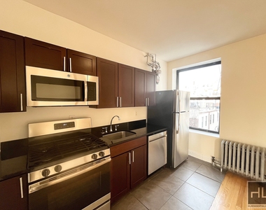 West 11th Street - Photo Thumbnail 3