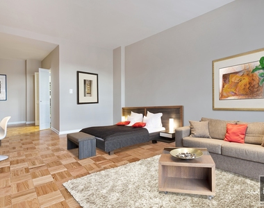 East 86th Street - Photo Thumbnail 0