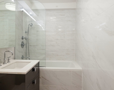 East 86th Street - Photo Thumbnail 3