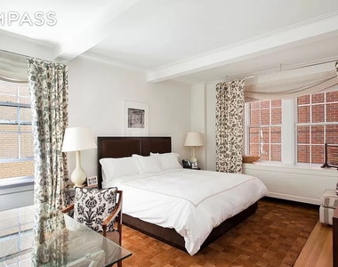 40 E 66th Street - Photo Thumbnail 4