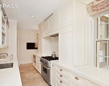 40 E 66th Street - Photo Thumbnail 2