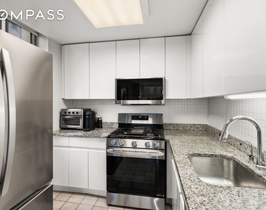 236 E 47th Street - Photo Thumbnail 2