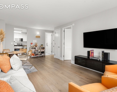 236 E 47th Street - Photo Thumbnail 5