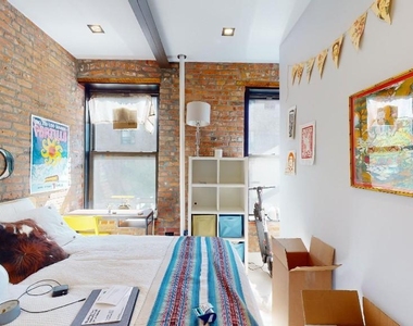 Stanton Street - Photo Thumbnail 3