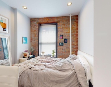 Stanton Street - Photo Thumbnail 2