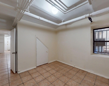 West 106th Street - Photo Thumbnail 4