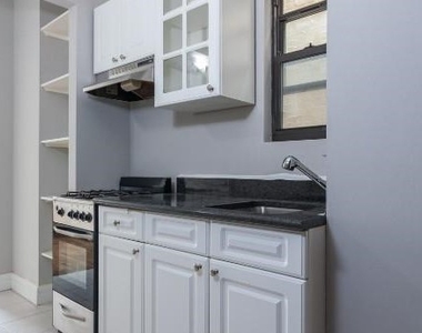 346 E 18th St - Photo Thumbnail 3
