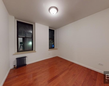 299 East 11th Street - Photo Thumbnail 5