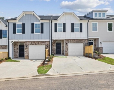 102 Fairlie Parkway - Photo Thumbnail 1