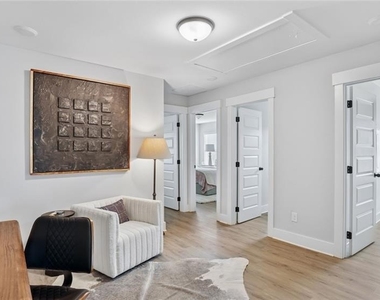 102 Fairlie Parkway - Photo Thumbnail 13