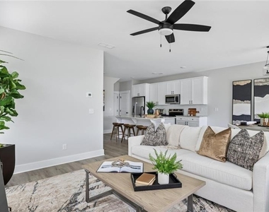 102 Fairlie Parkway - Photo Thumbnail 3