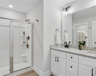 102 Fairlie Parkway - Photo Thumbnail 6