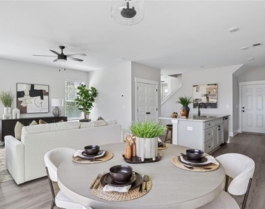 102 Fairlie Parkway - Photo Thumbnail 14