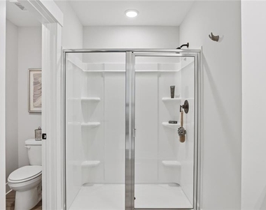 102 Fairlie Parkway - Photo Thumbnail 7