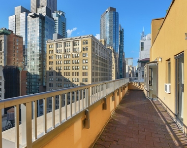 Madison Avenue - Photo Thumbnail 2