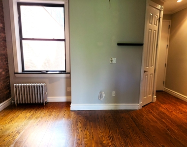 East 35th Street - Photo Thumbnail 4