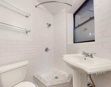 610 East 9th Street - Photo Thumbnail 4