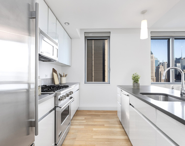 554 West 54th Street - Photo Thumbnail 3