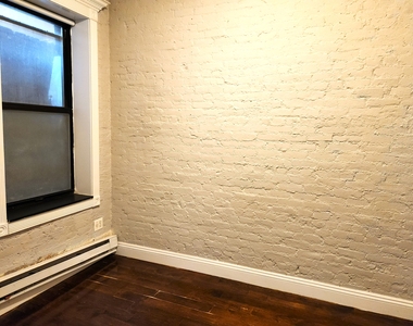 East 18th Street - Photo Thumbnail 5