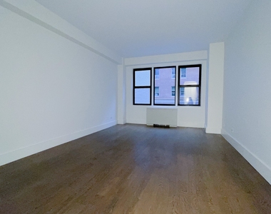 East 63 Street - Photo Thumbnail 3