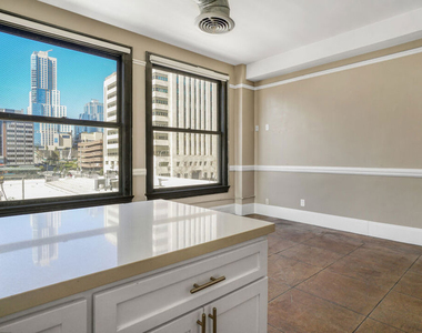 108 W 2nd Street - Photo Thumbnail 4