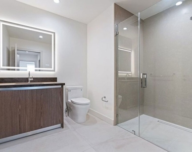 1444 Rexford Drive - Photo Thumbnail 3