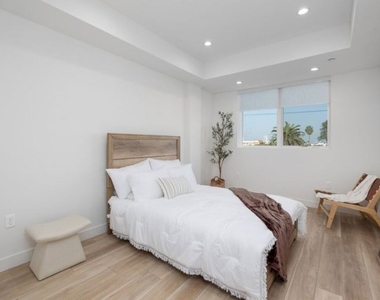 1444 Rexford Drive - Photo Thumbnail 6