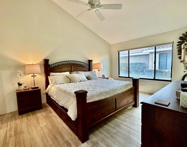 134 Las Lomas - Photo Thumbnail 5