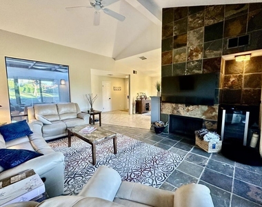 134 Las Lomas - Photo Thumbnail 2