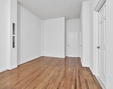 Madison Avenue - Photo Thumbnail 2