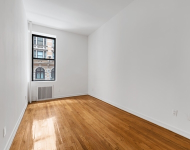 Madison Avenue - Photo Thumbnail 4