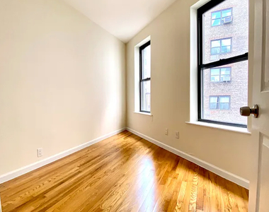 East 80th Street - Photo Thumbnail 4