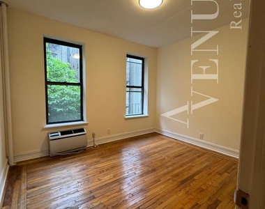 East 84th Street - Photo Thumbnail 0