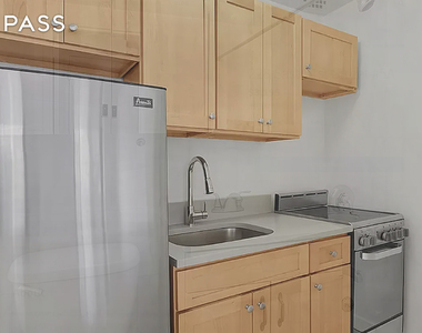 228 E 81st Street - Photo Thumbnail 3