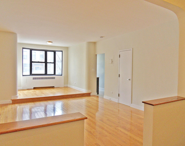 East 61st Street - Photo Thumbnail 1